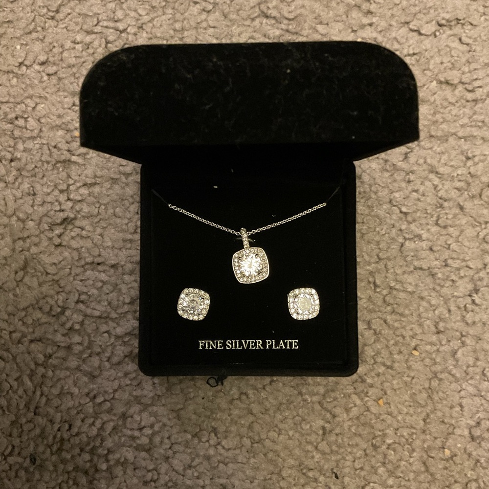 NWT Cubic Zirconia CZ Fine Silver Plate Pendant Necklace & Earrings Jewelry Set
